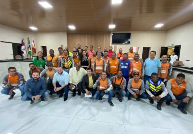 Prefeitura de Senhor do Bonfim anuncia entrega de fardamento para mototaxistas durante edição do “Café com o Legislativo”