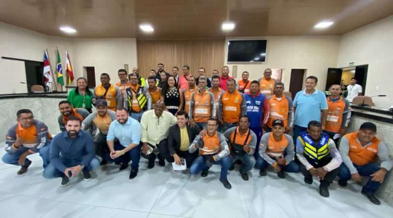 Prefeitura de Senhor do Bonfim anuncia entrega de fardamento para mototaxistas durante edição do “Café com o Legislativo”