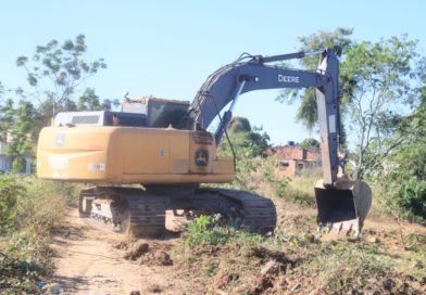 Prefeitura realiza limpeza do Canal da Malária em Senhor do Bonfim