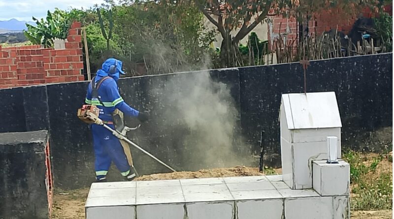 Prefeitura de Senhor do Bonfim intensifica limpeza e manutenção dos cemitérios para o Dia de Finados
